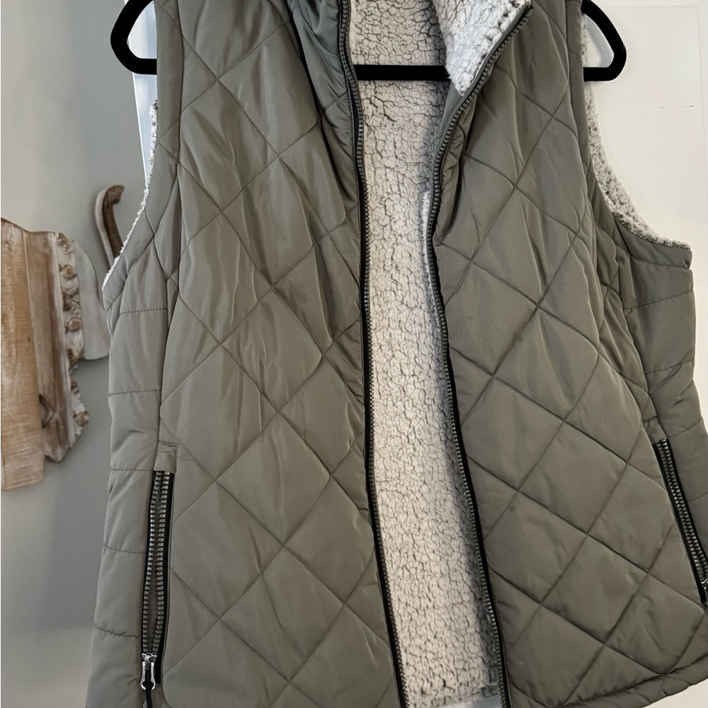 Women's Quilted Vest with Sherpa Lining